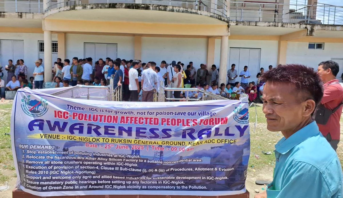 arunachaltimes_'s tweet photo. Several hundred villagers from seven villages in #Ruksin, #EastSiang district, staged a #protestrally on Wednesday, demanding the relocation of the #siliconfactory operating in the Niglok Industrial Growth Centre to a sustainable, non-residential area. https://t.co/S0CcyLOoTS