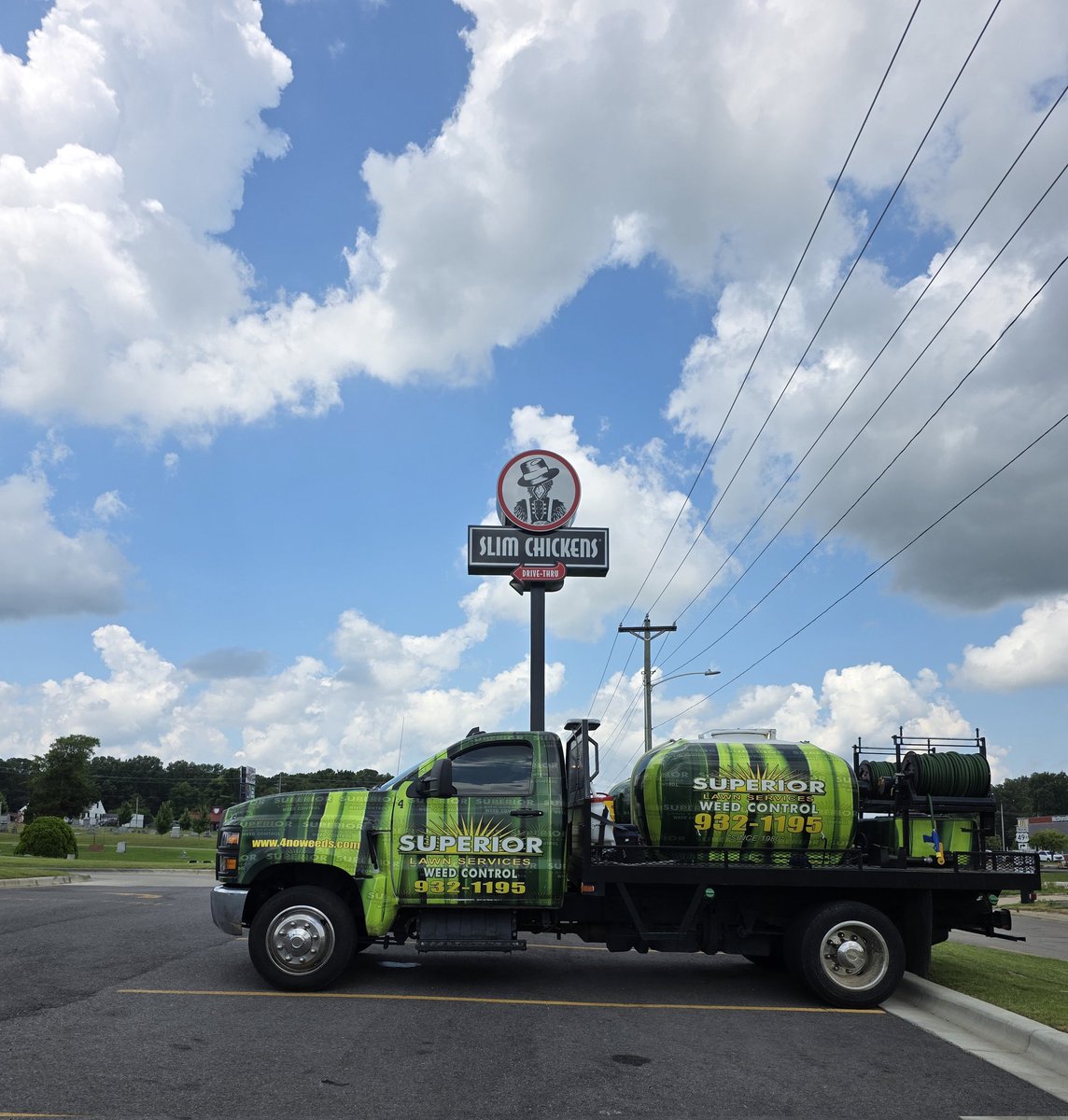 superiorlawnsvs's tweet photo. Residential or Commercial, your lawn can be weed free &amp; healthy.
 #LushLawn #CurbAppeal #armyworms #superiorlawnsvs #beautifullawn #4noweeds #greengrass #lawncare #lawntreatments #greenlawn #healthylawn #noweeds #weedfree #sls #jonesboro #arkansas #billbugs https://t.co/r8zLgPAOoh