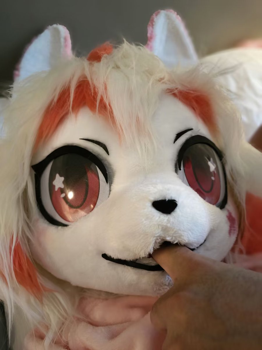 🐰：你这个...💢
🧑🏻：闭嘴！🤐
🐰：呜呜...♡