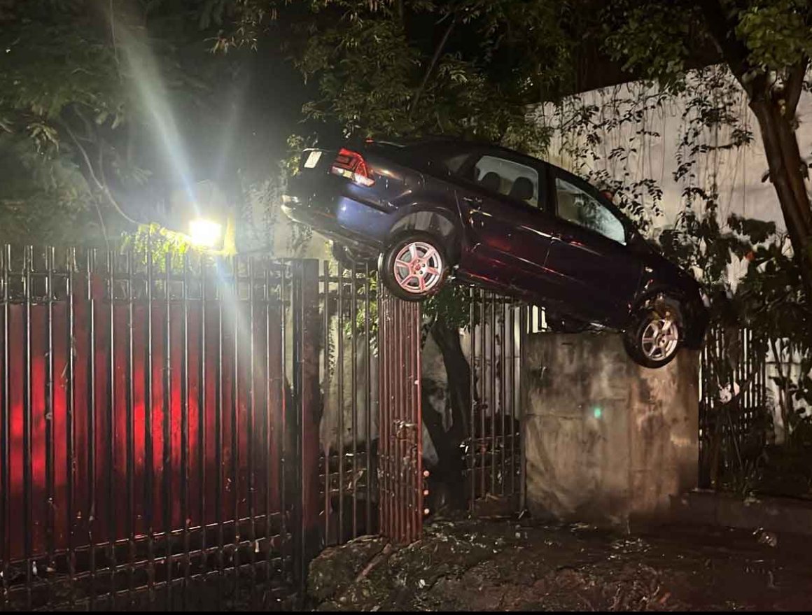 alto2273's tweet photo. #ojo @ClaraBrugadaM @A_Encinas_R 
¿Cómo es posible que piensen autorizar un megaproyecto en Periférico 2273  esq. Barranca de Pilares? 800 departamentos, 16,000 m² de oficinas, 22,000 m² de comercio 9 sótanos
…ya se les olvido como se INUNDA?
@Claudiashein @SEDEMA_CDMX @PAOTmx https://t.co/lqnEXwZ2VY
