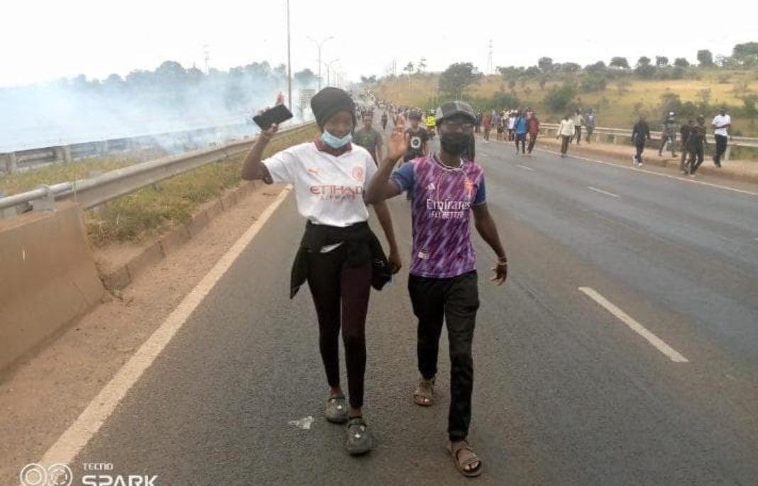 Asamoh_'s tweet photo. This is unacceptable. Rogue officers must be arrested and charged with murder. @IPOA_KE @NPSOfficial_KE https://t.co/H2a6DUnUTQ