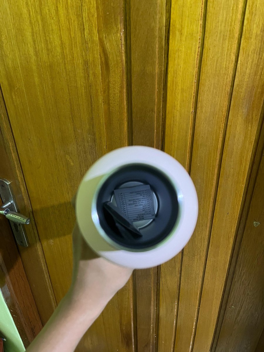 molkydd's tweet photo. WTS tumbler Rosca 1 liter warna pink pea dijual karena kebesaran untuk dibawa kuliah, cocok buat dikantor atau buat minum sehari hari, belom dipakai sama sekali, barang mulus tidak ada cacat sama sekali, sudah dapet alat pembersih sedotan dan tumblernya, 150k saja https://t.co/F8EaxYRFTx