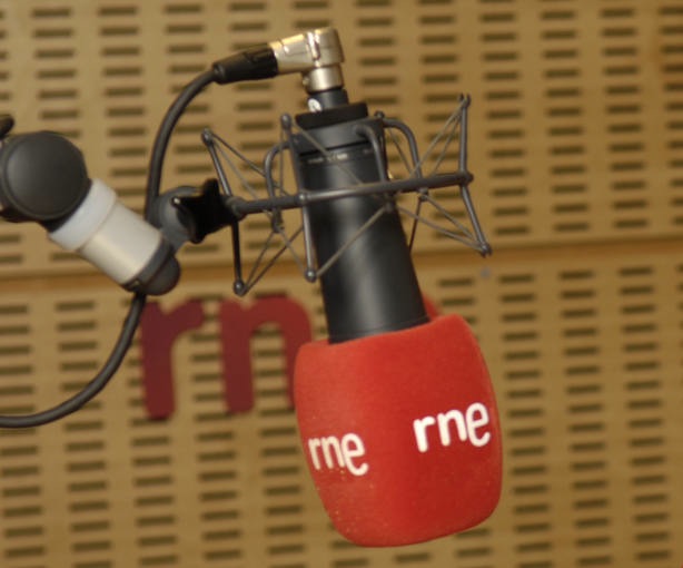 El café de Mimí (@elcafedemimi) on Twitter photo Esta tarde a 15h🕒 en #MelómanosPorqueSí 🎵 de <a href="/elcafedemimi/">El café de Mimí</a>
☕ de <a href="/radioclasica/">Radio Clásica</a> 📻conocemos a Roberto Santamaría, director de <a href="/rne/">Radio Nacional</a>.
Nos cuenta cómo se enamoró de la música 🎶 y cuáles son sus obras preferidas.
👉🎧rtve.es/play/audios/pr… Esta tarde a 15h🕒 en #MelómanosPorqueSí 🎵 de <a href="/elcafedemimi/">El café de Mimí</a>
☕ de <a href="/radioclasica/">Radio Clásica</a> 📻conocemos a Roberto Santamaría, director de <a href="/rne/">Radio Nacional</a>.
Nos cuenta cómo se enamoró de la música 🎶 y cuáles son sus obras preferidas.
👉🎧rtve.es/play/audios/pr…