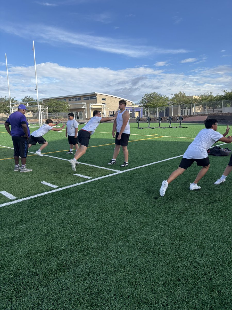 ManzanoFB's tweet image. 💪 Weight room.
🧠 Mental toughness.
🏈 Field work.
Manzano Football is stacking days and building something special.
#GrindSeason #MTXE #MonarchMentality