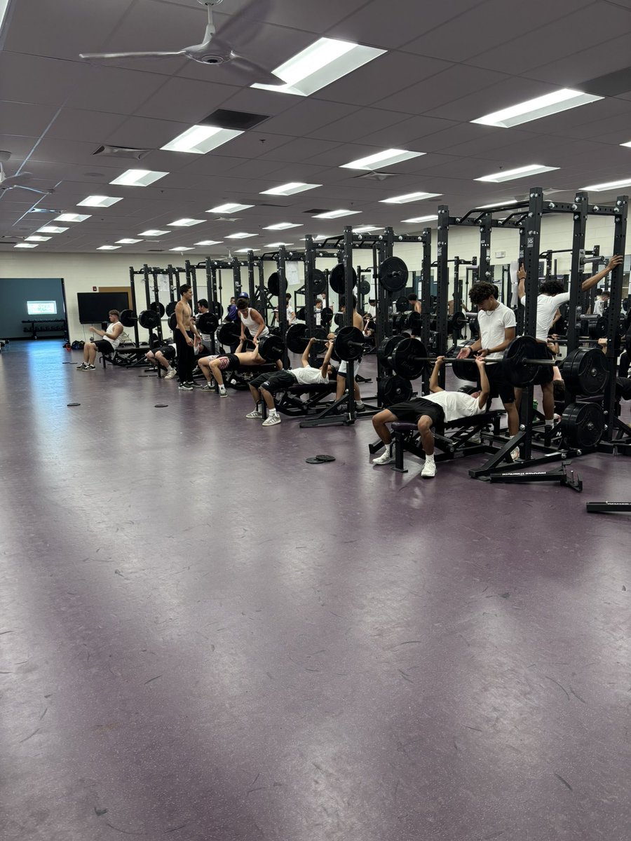 ManzanoFB's tweet image. 💪 Weight room.
🧠 Mental toughness.
🏈 Field work.
Manzano Football is stacking days and building something special.
#GrindSeason #MTXE #MonarchMentality