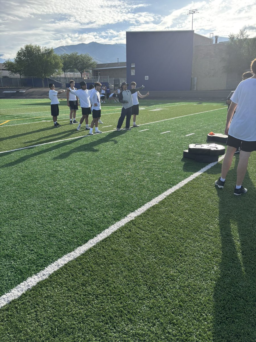ManzanoFB's tweet image. 💪 Weight room.
🧠 Mental toughness.
🏈 Field work.
Manzano Football is stacking days and building something special.
#GrindSeason #MTXE #MonarchMentality