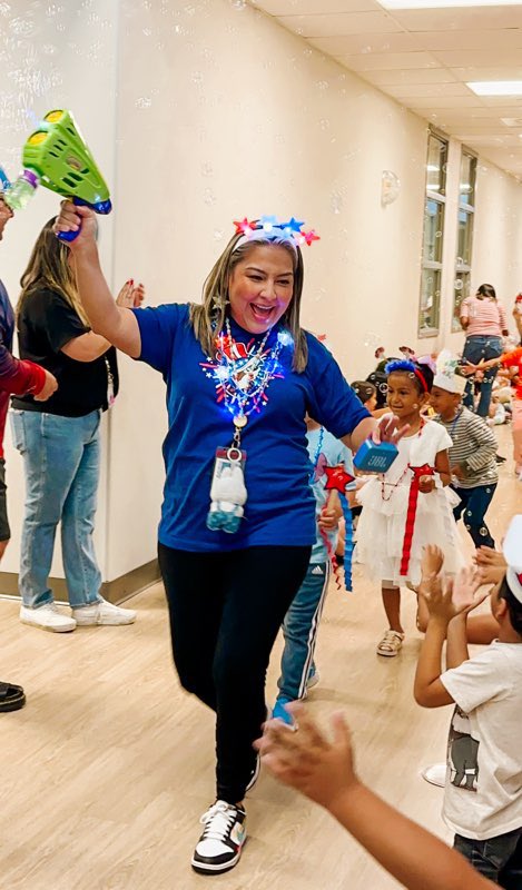 teamduenez's tweet photo. Had a blast in our annual 4th of July Parade!! 💙❤️🤍 @J_Duddington  @J_Liu321  #KatyISD #NEKSAT25 https://t.co/87Ym59uxpL