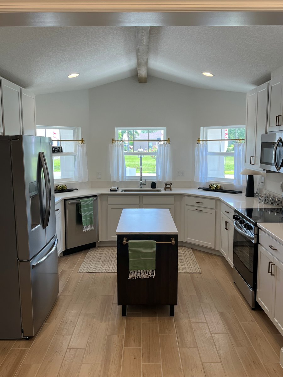 SouthernHomesFL's tweet photo. 🔑✨ Sneak peek time! We’re putting the finishing touches on our newest model home. We can't wait for you to see it! 😍
#ModelHome #NewConstruction #DreamHome https://t.co/fYVSB3uM8t