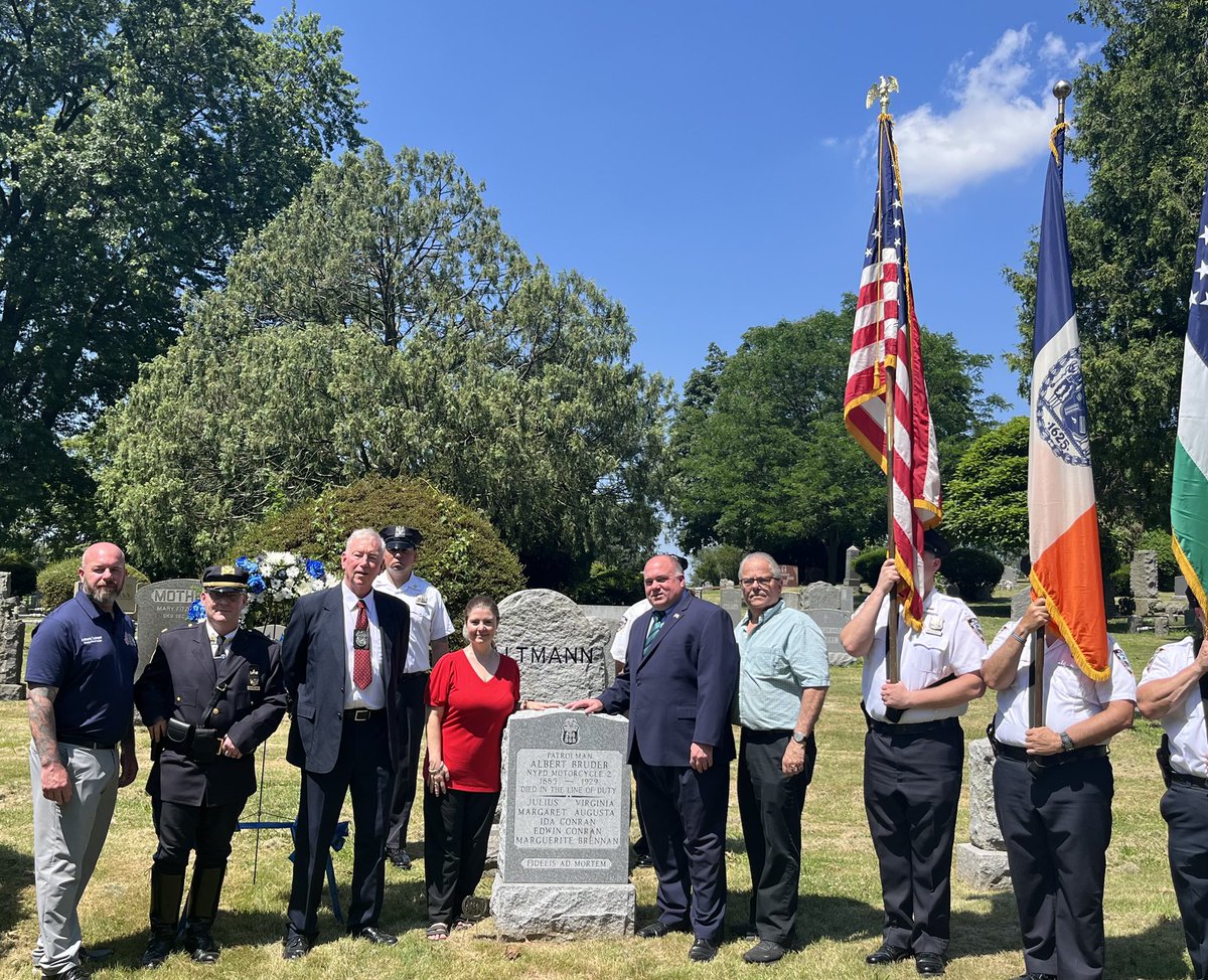 Newtown Historical (@newtownhistory) on Twitter photo Ptl Albert Bruder’s headstone was dedicated today with his grandson in attendance. Thank you <a href="/NYPDHighway/">NYPD Highway</a>, <a href="/NYPDCeremonial/">NYPD Ceremonial Unit</a> and <a href="/NYCPBA/">NYC PBA</a> and all the donors who made this possible. Ptl Albert Bruder’s headstone was dedicated today with his grandson in attendance. Thank you <a href="/NYPDHighway/">NYPD Highway</a>, <a href="/NYPDCeremonial/">NYPD Ceremonial Unit</a> and <a href="/NYCPBA/">NYC PBA</a> and all the donors who made this possible.