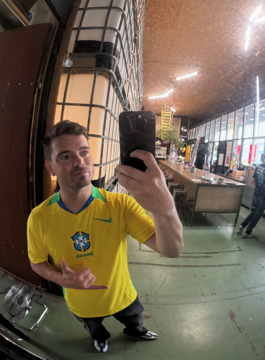 MARTIN GARRIX É DO BRASIL 
PORRAAA VAMOOOOOO
