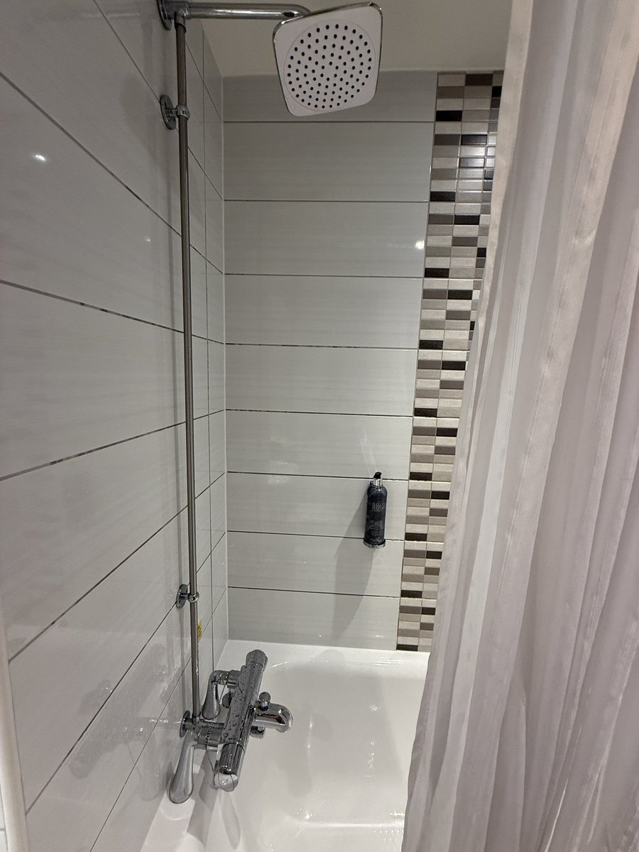 Andrewcengineer's tweet image. A great example of why nothing works anymore in Britain, and someone actually fitted this @premierinn  so close to the taps 🙄