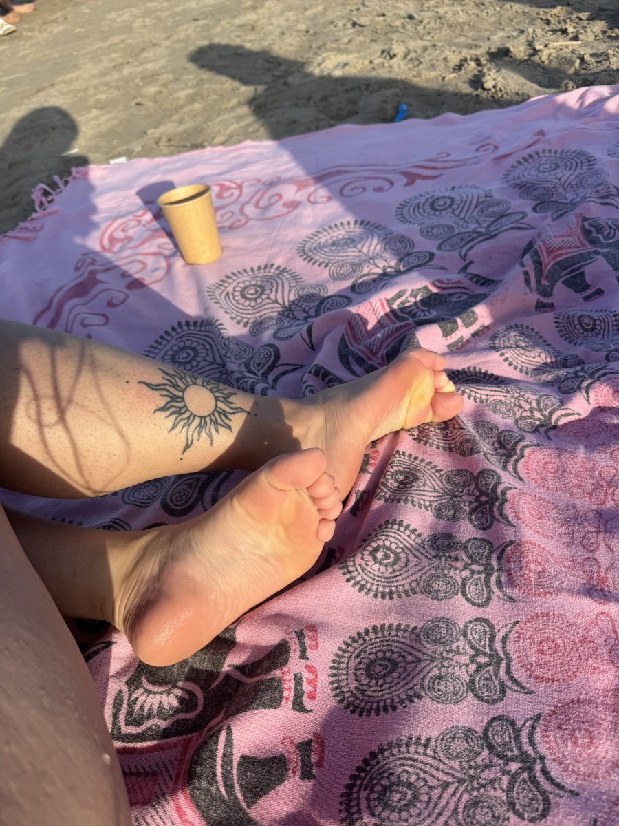 SweetFeetKamy's tweet photo. ☀️☀️🔥👣💋💋@StarModelsOf_ @crazyforsoles @rtfeetslave1 @FootParadiseRT @Feetcentral13 @rt_feet @feetpuppy90 @FeetForumArea @Feetopia @FindomPolish @RtSlavv #footfetısh https://t.co/6eW4pekw9d