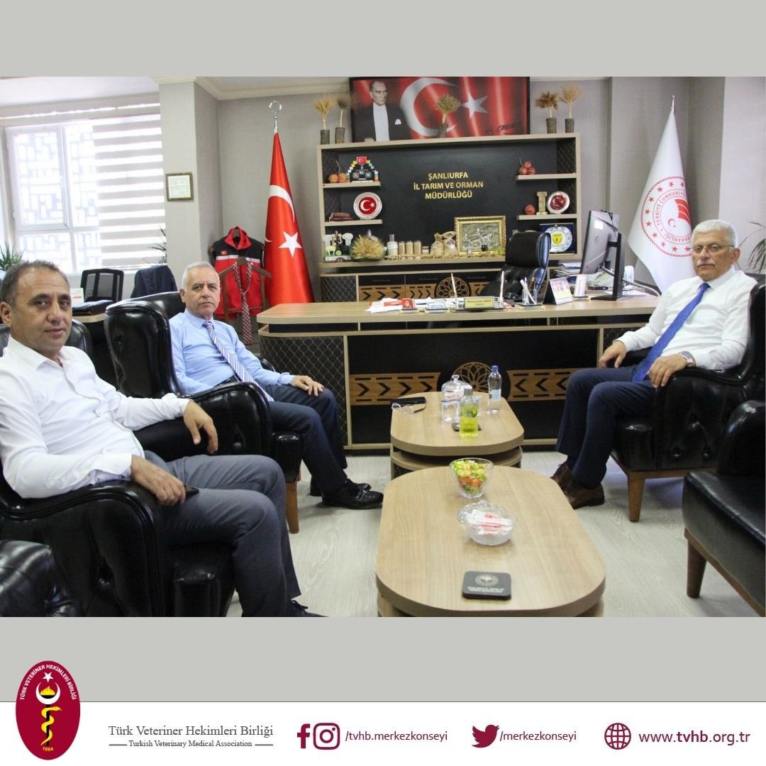 Türk Veteriner Hekimleri Birliği Merkez Konseyi Başkanı Ali EROĞLU, Şanlıurfa Veteriner Hekimleri Odası Başkanı Abdullah AÇIKGÖZ ve TVHB Denetleme Kurulu Üyesi Özgür Ahmet YAHLIZADE, Şanlıurfa İl Tarım ve Orman Müdürü Sayın Mehmet Salih SÖĞÜT’ü ve Hayvan Sağlığı ve
