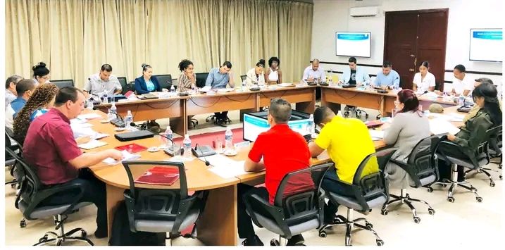 En horas de la mañana esta familia se encontrába en el Buró de la UJC de Cuba, donde se evaluó el trabajo de la UJC, la FEEM  y la FEU en el sector de la Salud Pública, con la presencia de nuestro Ministro Dr. José Angel Portal Miranda. 
#ElFuturoEsNuestro.
#UnaFEEMQueAmaYFunda.