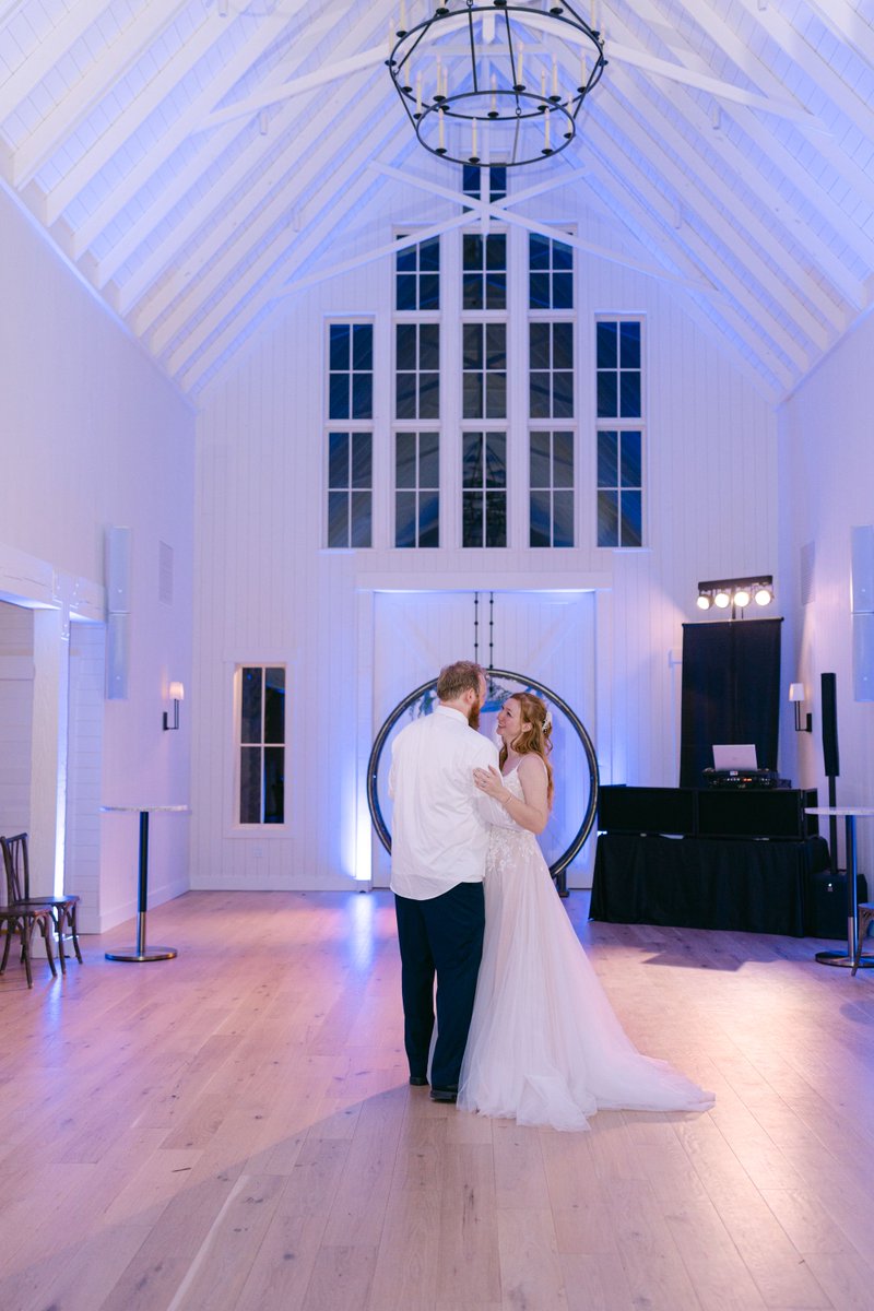 InstantRequest's tweet image. Photographer: Jennifer Sanders Photography buff.ly/MoMRz6B 
Venue: Redeemed Farm buff.ly/mfupaDt 
Videography: Isa Wines  buff.ly/TGA6Fq4 
DJ: Auctavias  buff.ly/8gro7NW