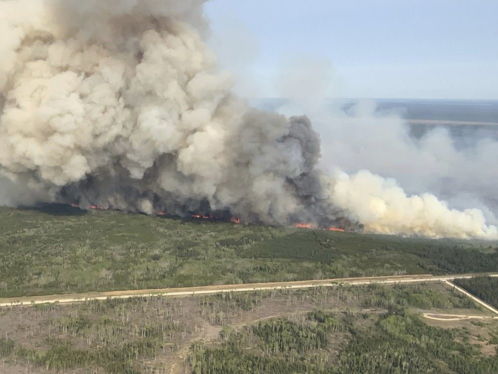 Thousands set to return home after fires force Flin Flon, Man., residents out bit.ly/4ehEYaN