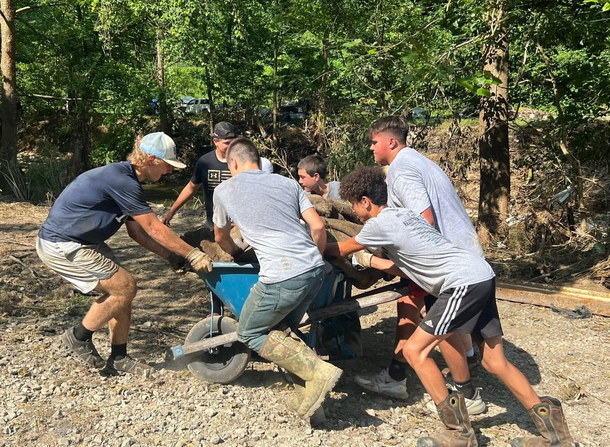 McGIronKiltClub's tweet photo. Proud of our football team for taking their day to help out some of the flood victims from West Virginia! A very hard working, selfless team! https://t.co/7zHqvniTUA