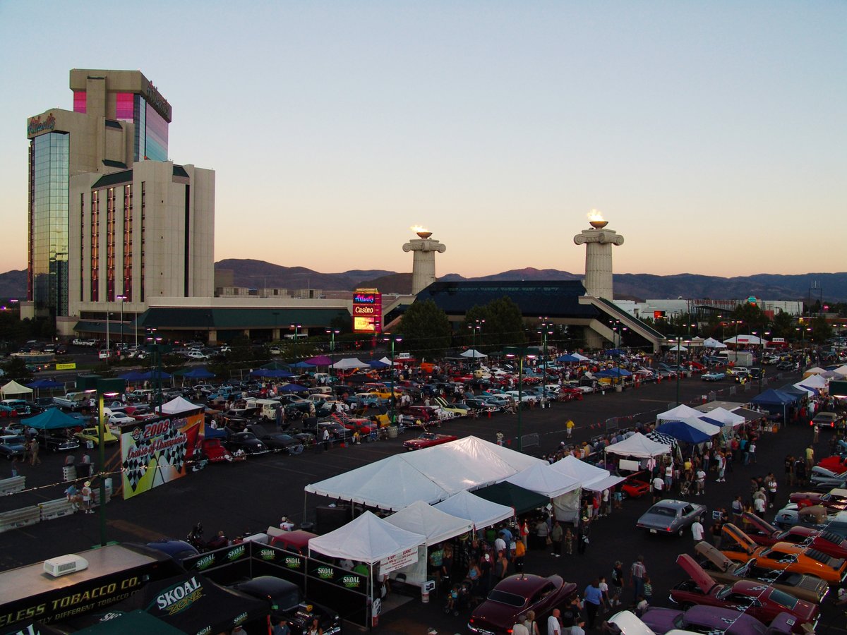 Throwback to the incredible energy of Hot August Nights 2008 at @atlantisreno! 🤩
 
#HAN2025 is packed with exciting events, including the Acres of Champions Show 'n Shine, Cruisin' Craft Fair, Classic &amp; Slot Tournaments, live music nightly, and plenty of T-Shirt Giveaways. 🚗💨