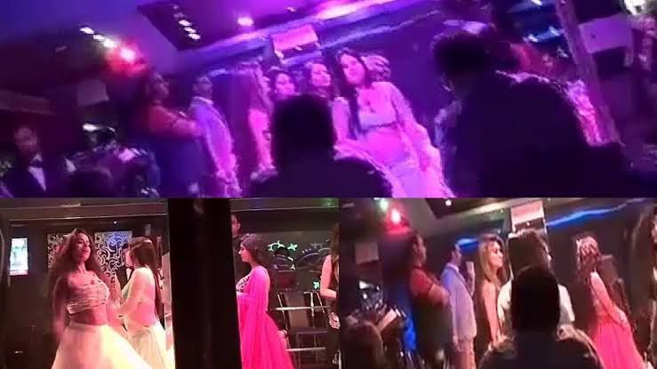 Lokeshrane1292's tweet photo. Salute to @ShelarAshish sir for taking action on 133 ladies bars 
Let’s begin with S54 Bar, opp. Chedda Arcade, Santacruz(W) – 20+ girls dancing, cash being showered, all illegal!
Sr PI Yogesh Shinde ignoring repeated complaints.

@MumbaiPolice @CPMumbaiPolice @DGPMaharashtra https://t.co/VDpnQWPYZs