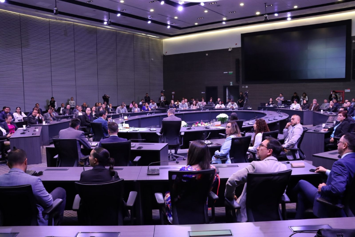 Nuestra Directora Ejecutiva de #UEESQuito, Ana Changuín, asistió a la Rendición de Cuentas 2024 de la SENESCYT. 🚀

En el evento, el secretario César Vásquez presentó los principales avances para la educación superior, ciencia, tecnología e innovación desde esa Cartera de Estado.
