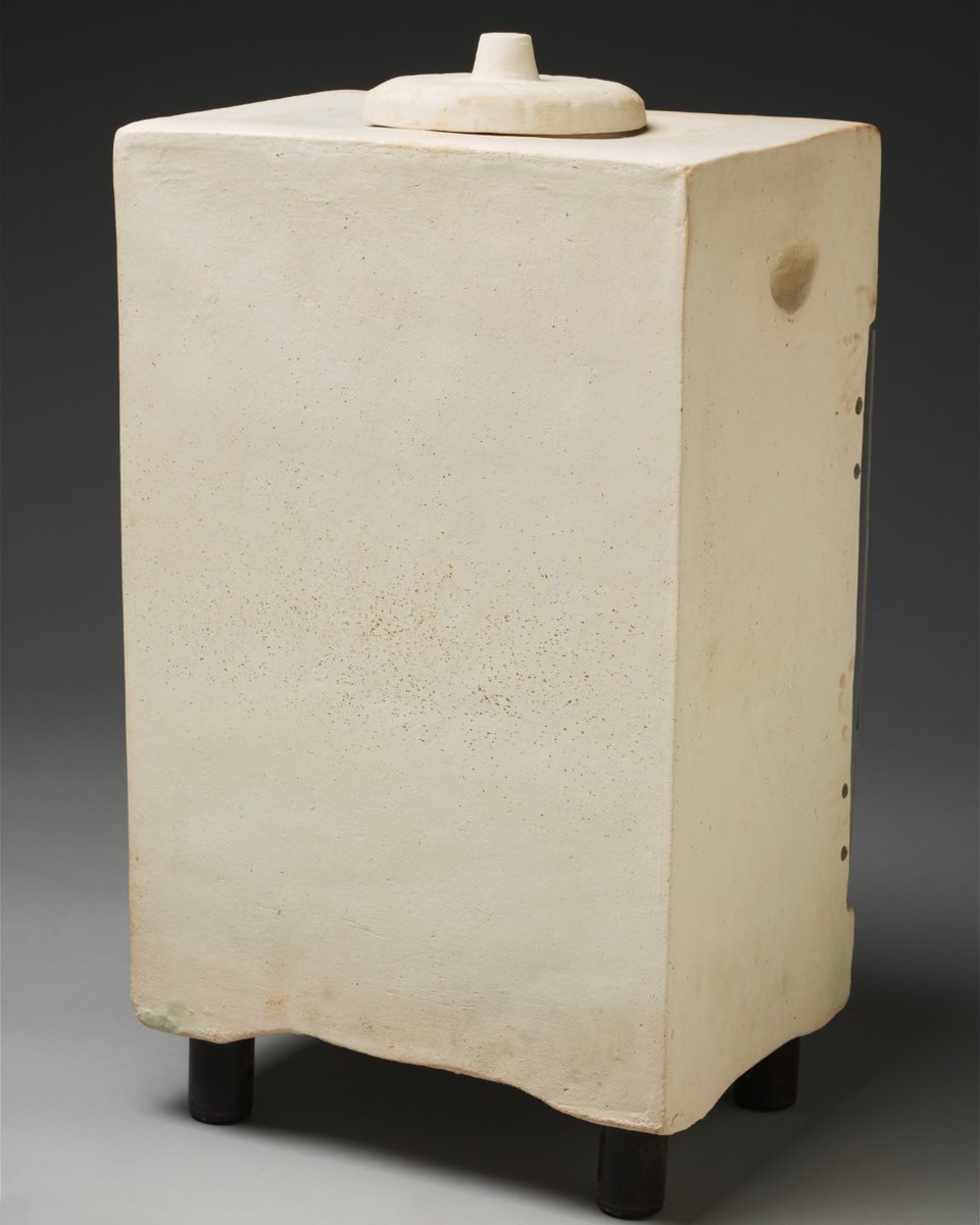 V_and_A's tweet image. The fridge that runs without electricity! Mitticool, made of terracotta, cools using ancient evaporative cooling, just add water. Invented by Mansukhbhai Prajapati post-2001 quake, it’s eco-friendly, off-grid, and keeps food fresh for days. Low-tech meets timeless wisdom. 🌍💧