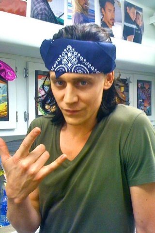 acervothiddles's tweet photo. VEIO AI! ✨

sejam bem vindos ao novo ACERVO para o ator tom hiddleston! 
aqui você encontrará fotos, vídeos, gifs e memes sobre o ator! https://t.co/hnV92J6YbZ