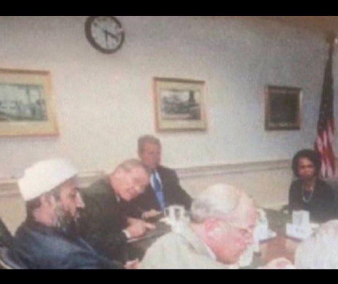 MetaCoast's tweet image. ⚠️ LEAKED PHOTO IS BULLSHIT! 

Why are many so naïve?