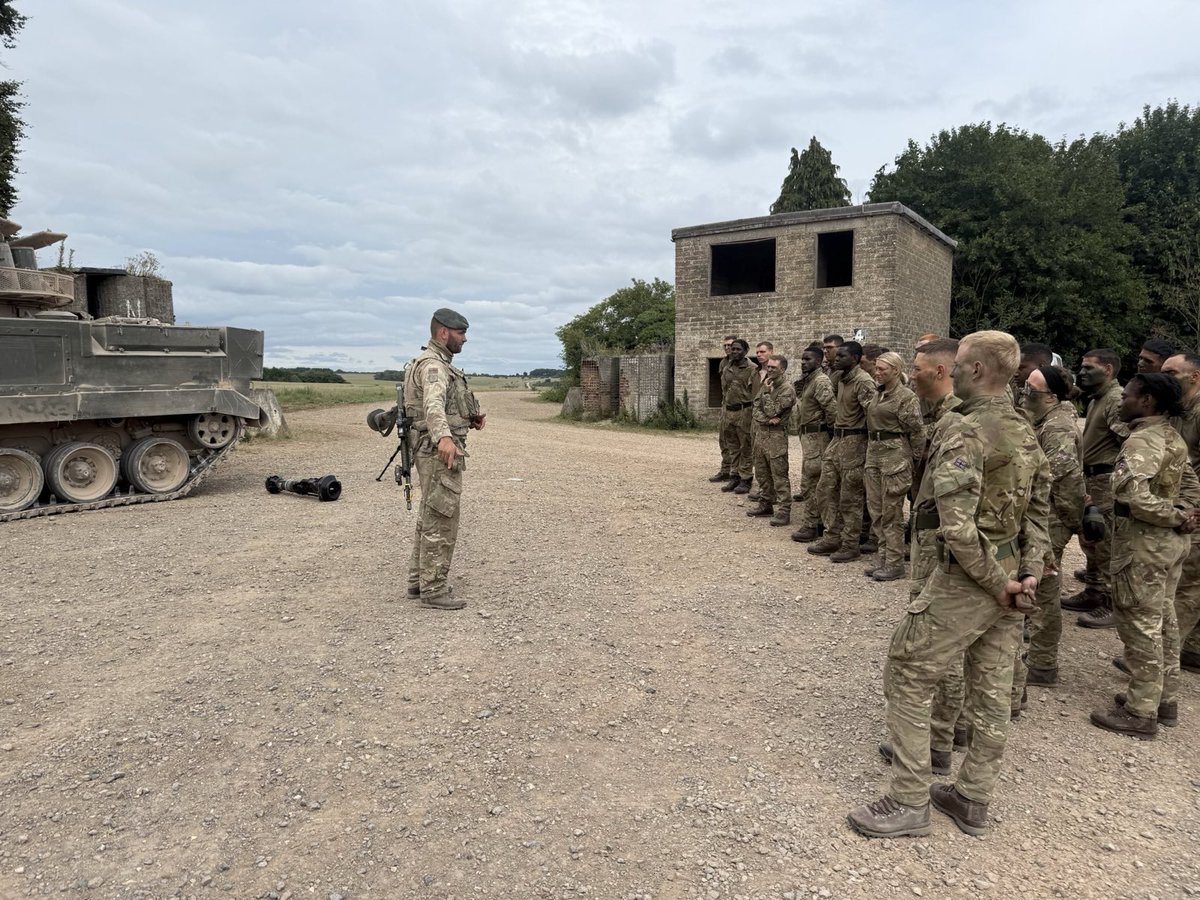 ATR_Winchester's tweet photo. A massive thank you to @CO_5RIFLES for taking some time out this afternoon to show Burma Company recruits around their Warrior vehicles. What a great insight.  

This could be you next time! Check out @armyjobs 

#YouBelongHere #SwiftandBold @BritishArmy @BritishArmyXtra https://t.co/sGFAjdbHM9