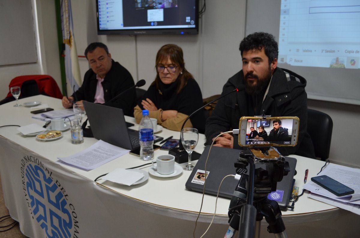 UNComa_oficial's tweet photo. “Si pactamos con el autoritarismo, estamos matando al sistema democrático”

La rectora de la UNCo, Beatriz Gentile, habló en el Consejo Superior de la "fragilidad económica, política e institucional" del momento actual de la Argentina. https://t.co/ZtU2lfMmdu