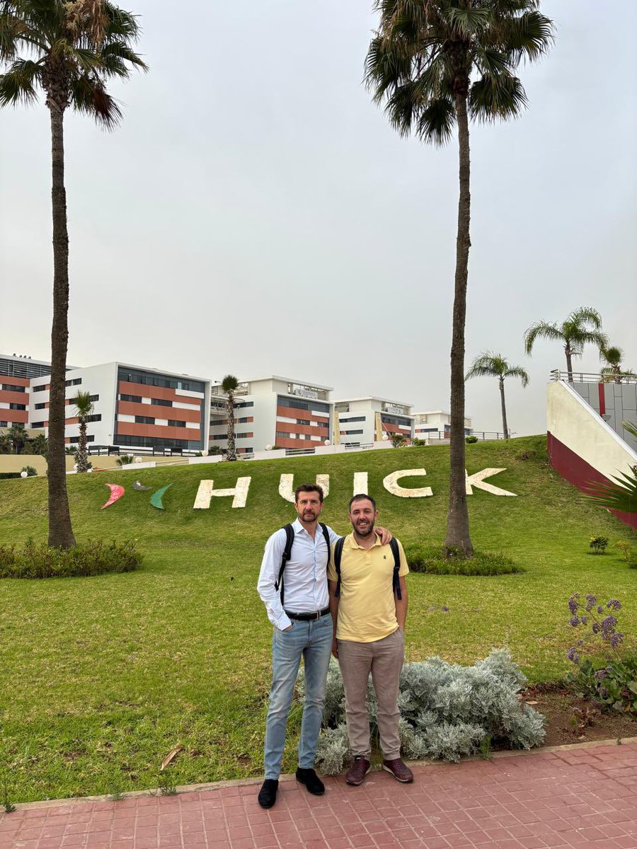 J’ai eu l’honneur de superviser la 1ère prostatectomie robotique da Vinci au Maroc avec le Pr. Abdeljalil Heddat à l’Hôpital Cheikh Khalifa. Bravo et bonne chance à l’équipe de Casablanca 🇲🇦 <a href="/IntuitiveSurg/">Intuitive</a> <a href="/abexDaVinci/">ABEX Excelencia Robótica</a>