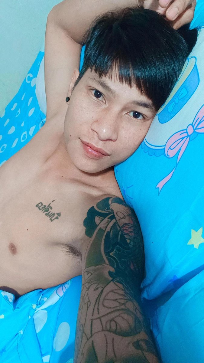 นา' โร๊ตตต tweet media
