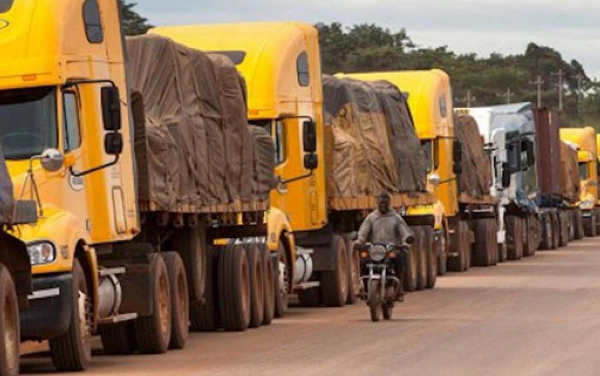 #Kinshasa: Un embouteillage paralyse, ce mercredi 25 juin, la circulation sur la route By-pass. La cause est, notamment, une file interminable de remorques en provenance du Kongo Central, provoquant de longues heures d’attente pour les automobilistes.

Face à cette situation, de