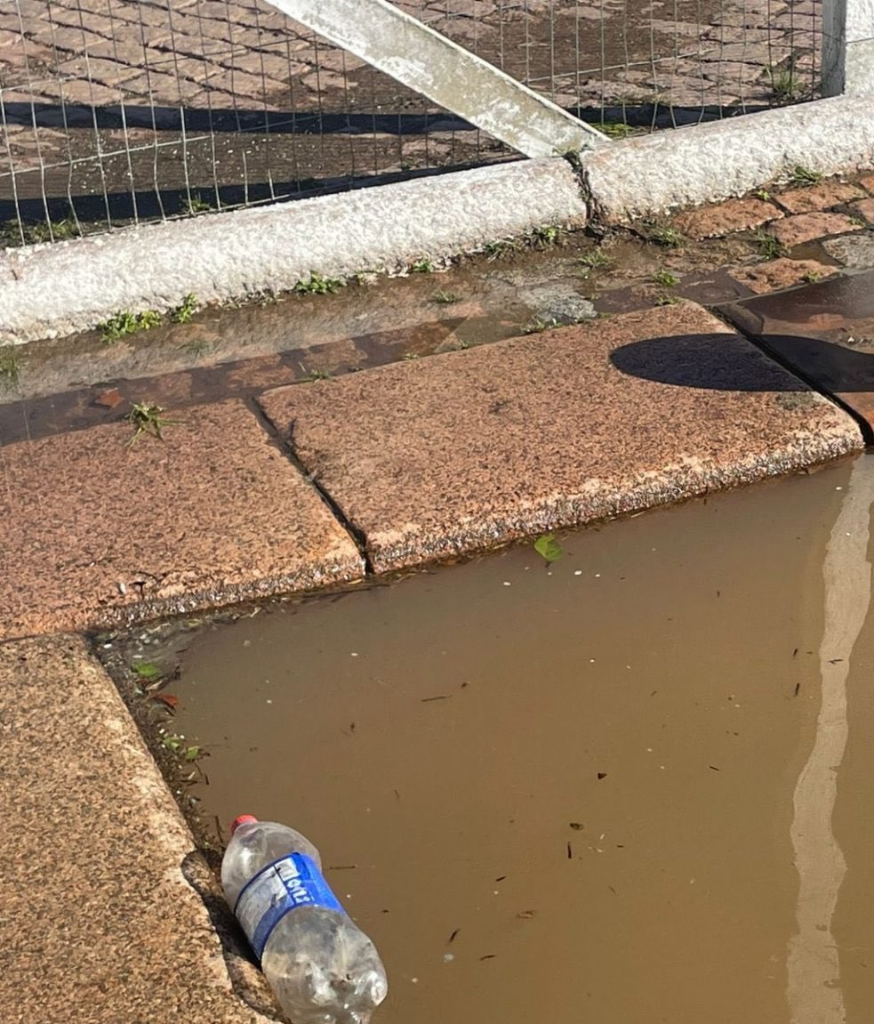 metsul's tweet image. 🔴 AGORA | Guaíba perto da cota de inundação no Cais Mauá do Centro Histórico. ▶️ metsul.com/guaiba-perto-d…