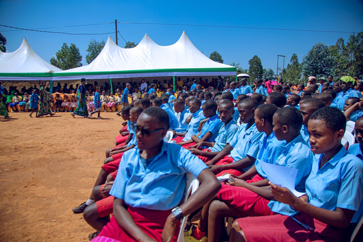 Kayonza District (@kayonzadistrict) on Twitter photo Mu Murenge wa Kabarondo hizihirijwe umunsi w'Umwana w'Umunyafurika ku nsanganyamatsiko igira iti: "Ndera neza, nkure nemye". Witabiriwe n'Umuyobozi bw'Akarere Wungirije Ushinzwe Imibereho myiza <a href="/Harelimanajd/">J. Damascene</a> , abafatanyabikorwa batandukanye, abana n'ababyeyi.
#AfricanChildDay Mu Murenge wa Kabarondo hizihirijwe umunsi w'Umwana w'Umunyafurika ku nsanganyamatsiko igira iti: "Ndera neza, nkure nemye". Witabiriwe n'Umuyobozi bw'Akarere Wungirije Ushinzwe Imibereho myiza <a href="/Harelimanajd/">J. Damascene</a> , abafatanyabikorwa batandukanye, abana n'ababyeyi.
#AfricanChildDay