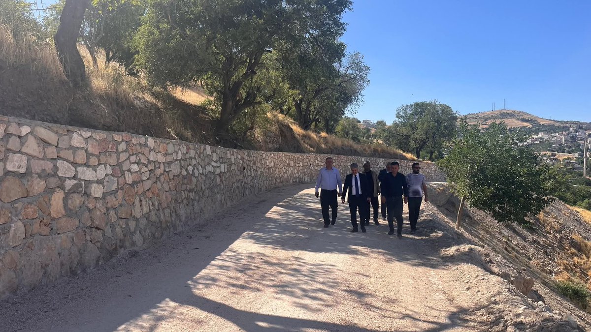 Besni Belediyesi (@besnibeltr) on Twitter photo 📍 Çatalkaya Mezarlık Yolu Taş Duvar Tamamlandı
Besni Belediye Başkanımız <a href="/AlkanResit02/">Reşit Alkan</a> Başkan Yardımcımız Halil Karakuş ve Meclis üyemiz Haci Ali Ormankıran ile birlikte #Pınarbaşı mahallemizde yapımı tamamlanan #Çatalkaya mezarlık yolu ve taş duvar yapımını yerinde inceledi. 📍 Çatalkaya Mezarlık Yolu Taş Duvar Tamamlandı
Besni Belediye Başkanımız <a href="/AlkanResit02/">Reşit Alkan</a> Başkan Yardımcımız Halil Karakuş ve Meclis üyemiz Haci Ali Ormankıran ile birlikte #Pınarbaşı mahallemizde yapımı tamamlanan #Çatalkaya mezarlık yolu ve taş duvar yapımını yerinde inceledi.