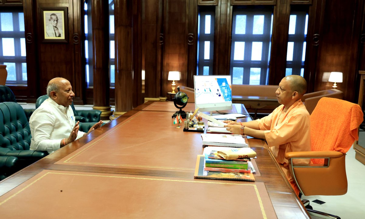 Yogi Adityanath Office (@myogioffice) on Twitter photo मुख्यमंत्री श्री <a href="/myogiadityanath/">Yogi Adityanath</a> जी महाराज से आज लखनऊ में जनपद कुशीनगर के हाटा विधान सभा क्षेत्र के पूर्व विधायक श्री पवन केडिया जी ने शिष्टाचार भेंट की।
<a href="/Pawankediaa/">Pawan Kedia</a> मुख्यमंत्री श्री <a href="/myogiadityanath/">Yogi Adityanath</a> जी महाराज से आज लखनऊ में जनपद कुशीनगर के हाटा विधान सभा क्षेत्र के पूर्व विधायक श्री पवन केडिया जी ने शिष्टाचार भेंट की।
<a href="/Pawankediaa/">Pawan Kedia</a>