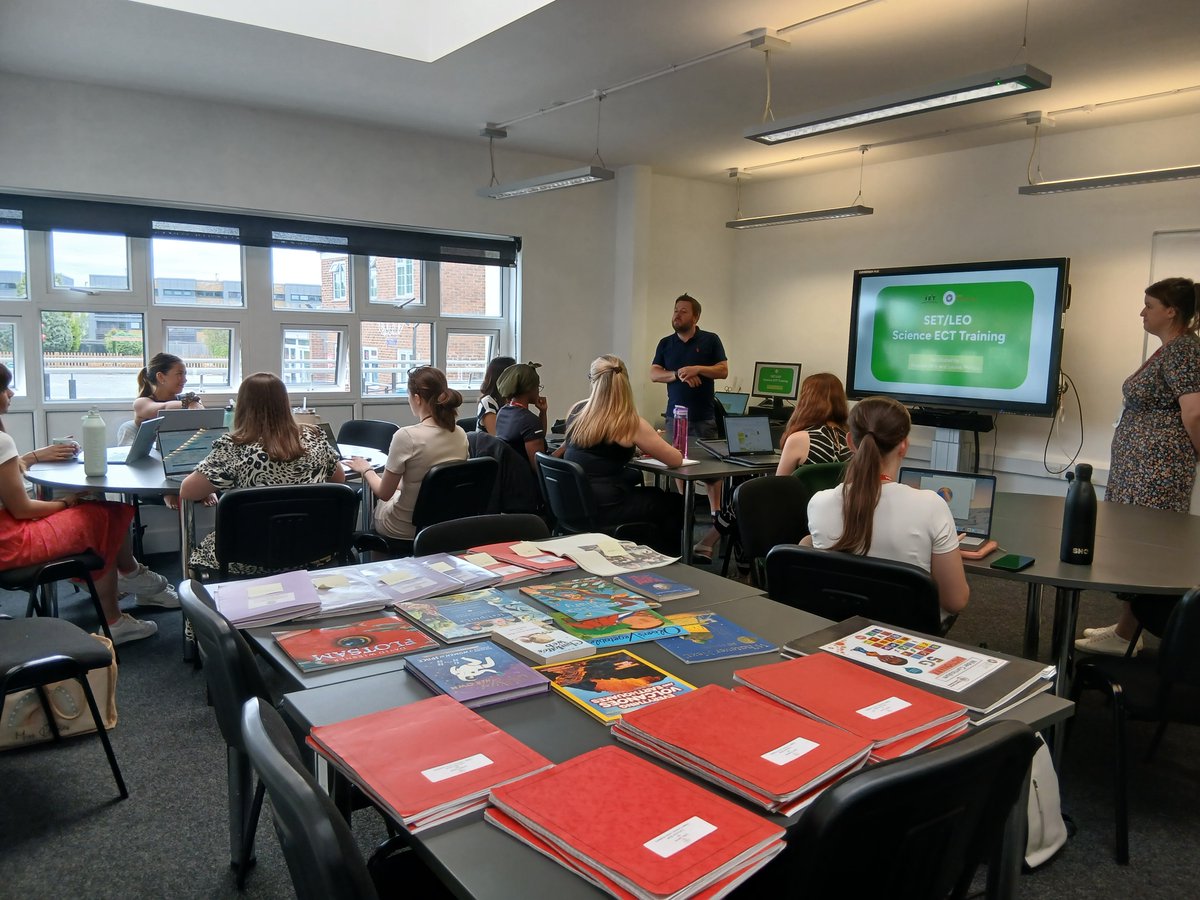 LEOtraining5's tweet image. 🤩 A brilliant science session today for ECTs across @LEOacademies & @SuttonEdTrust.
🧪A great opportunity to explore all things science, see T&L in action & share effective practice.
🙏Thank you Mr Iliffe @CCJacademy & Miss Phillips @MuschampPrimary for leading the session.