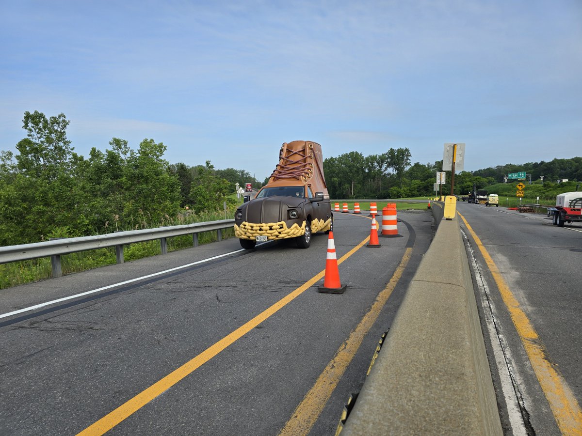 NYSThruway's tweet image. 🥾 What's this all a-boot?? You just never know who (or what) will drive through. 👀 the @LLBean Bootmobile in Utica on Monday. #Upstate #upstateny #summer