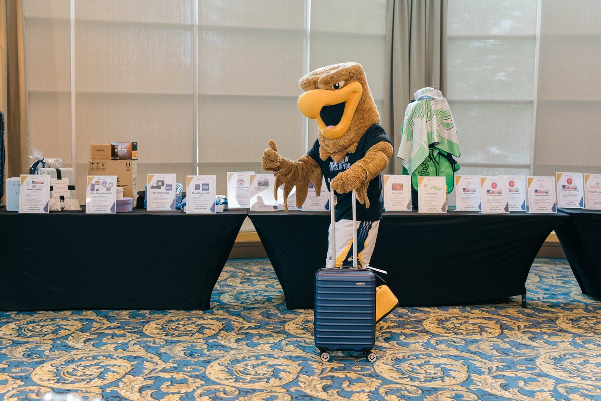 HumberAlumni's tweet image. Looking for an adventurous summer getaway, a set of tools, or an iPad? We’ve got those and more at the Humber Golf Classic silent auction.
Our auction closes at 2:30 pm – place your bids now before it’s too late! Find a great deal, a unique experience, a treat for yourself, or a…