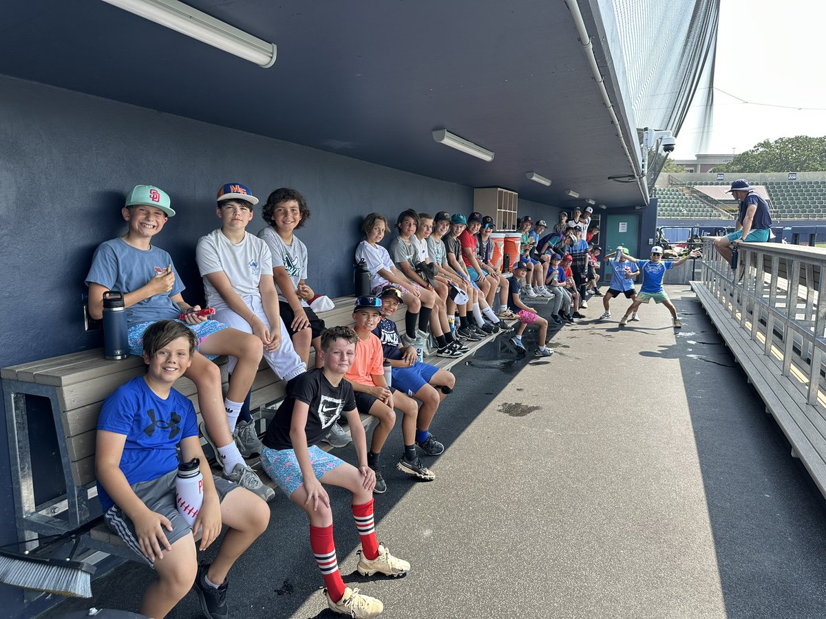 HawkBSBAcademy's tweet image. A lot of fun being had at Brooks Field the past 3 days! One more to go! #LittleSeahawksCamp
Register for July and August Little Seahawks Camp at seahawkbaseballcamps.com!