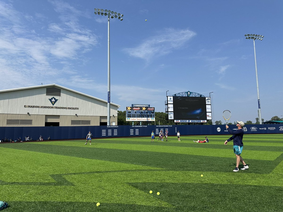 HawkBSBAcademy's tweet image. A lot of fun being had at Brooks Field the past 3 days! One more to go! #LittleSeahawksCamp
Register for July and August Little Seahawks Camp at seahawkbaseballcamps.com!