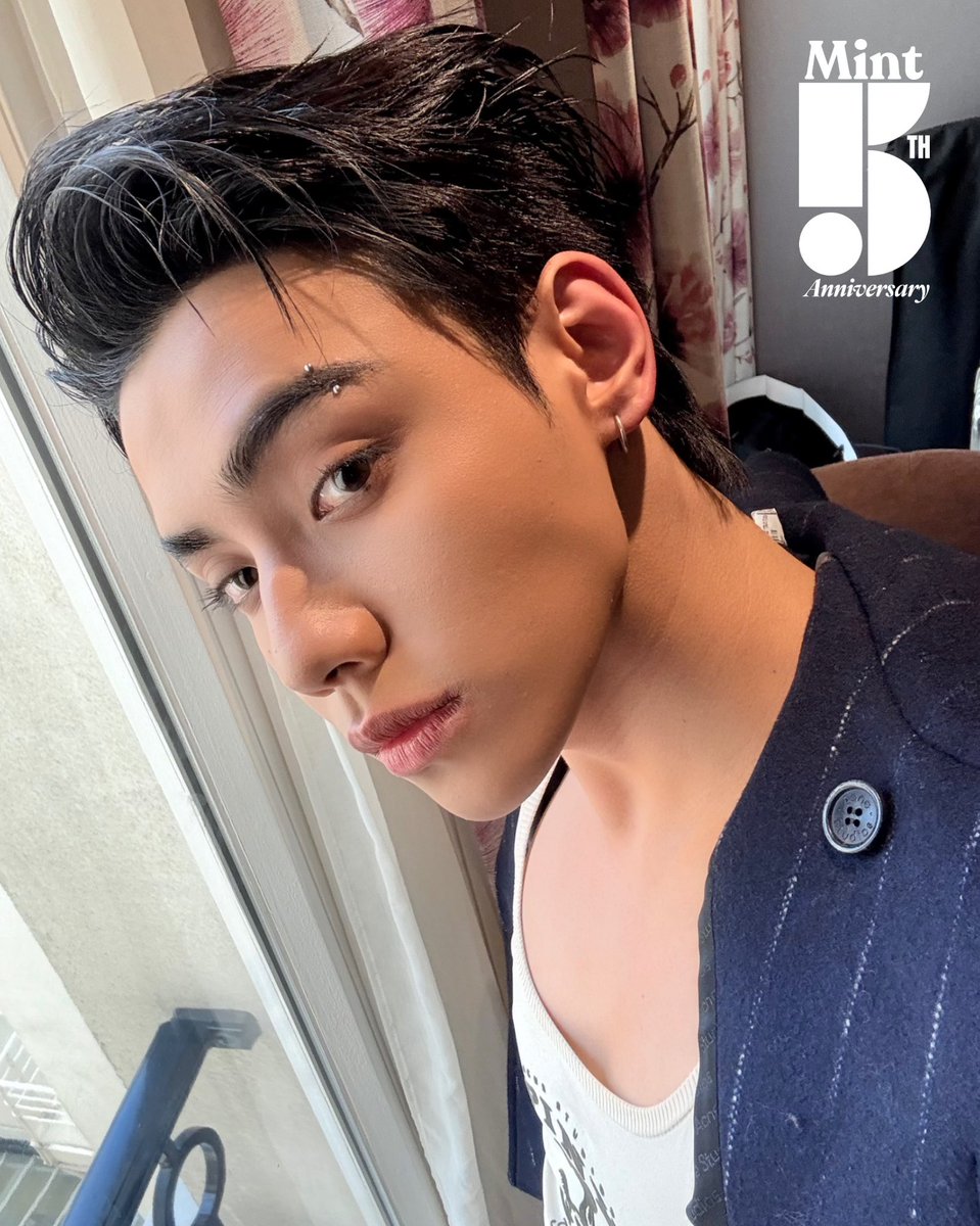 mintmag_th's tweet image. องศาไหนก็ปัง! เสิร์ฟภาพดูดีของหนุ่ม ‘ภีมวสุ’ #BUSbecauseofyouishine พร้อมเตรียมฉลองเปิดแกลอรี่ใหม่ของ Acne Studios ณ กรุงปารีส ที่งาน Acne Paper Palais Royal💚

PEEMWASU VISIT ACNE PAPER 

#AcneStudiosxPEEMWASU 
#MintxBUSinPFW 
#BUSbecauseofyouishine 
#PEEMWASU 
#AcneStudios…