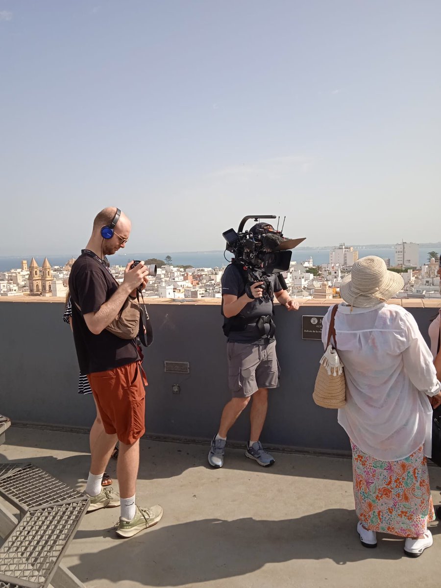 El pasado domingo recibimos la visita de un equipo de rodaje de "The Cruise: Fun-Loving Brits at Sea". Un reality del canal británico "Channel 5" en el que una familia británica recorre toda Europa a bordo de un crucero. ¡Sin duda toda una experiencia! 🛳️