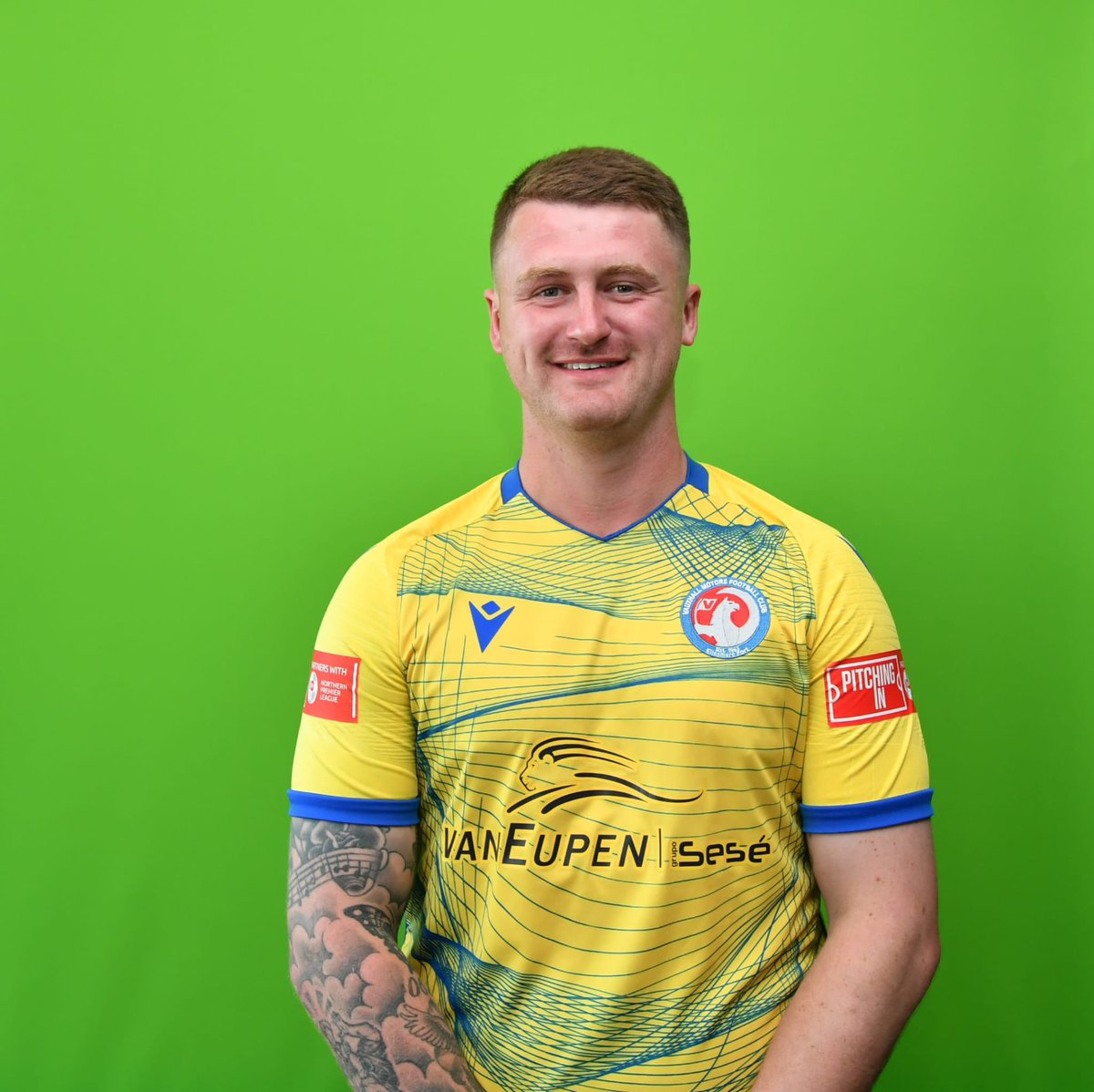 𝘼𝙙𝙖𝙢 𝙃𝙪𝙜𝙝𝙚𝙨 𝙨𝙩𝙖𝙮𝙨! 🟡🔵

Adam Hughes, has committed to the 25/26 season. Hughes was a regular in defence under Holmes last season. 

#COYM