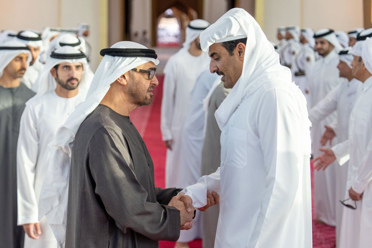 TamimBinHamad's tweet image. بحثت مع أخي سمو الشيخ محمد بن زايد آل نهيان في الدوحة سبل تعزيز أوجه التعاون المتميز للبلدين في ضوء ما يجمع شعبينا الشقيقين من أواصر الأخوة المتبادلة. تطرقنا للتصعيد الأخير الذي شهدته المنطقة وتداعياته الجسيمة عليها، ونكثف جهودنا المشتركة لضمان أمن واستقرار المنطقة وسلامة شعوبها.