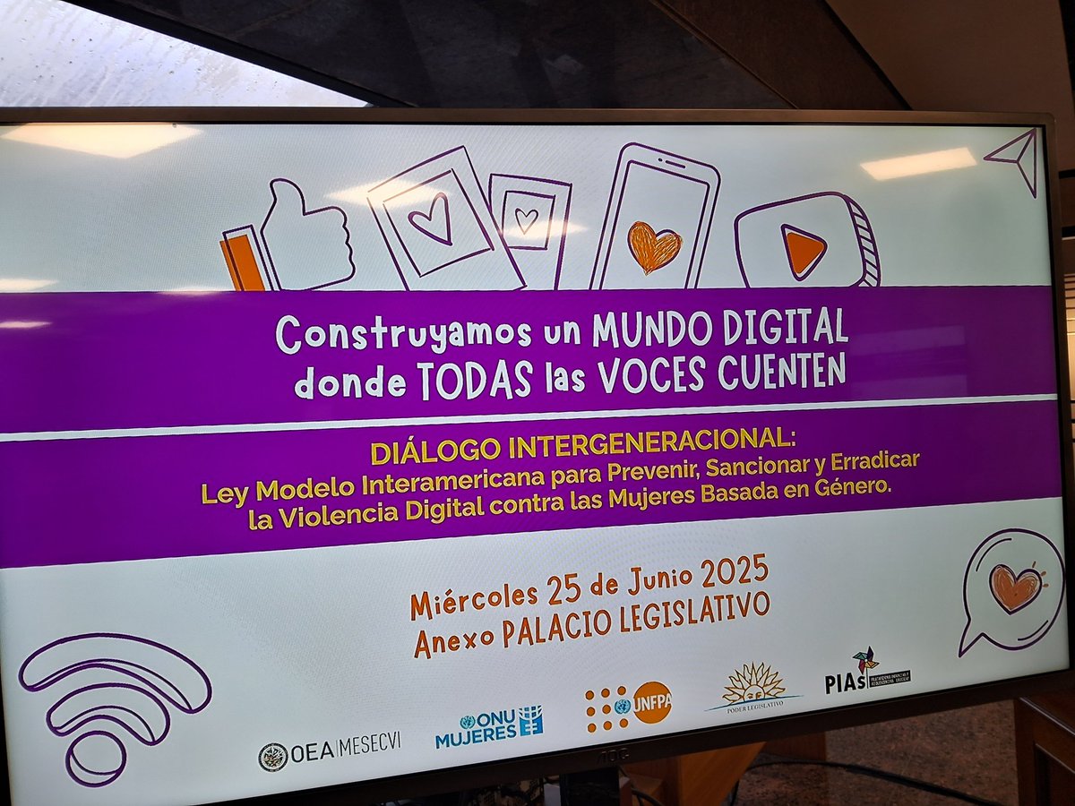 Adolescentes y jóvenes participan de diálogo regional inter generacional para legislar sobre violencia digital hacia las mujeres durante toda la jornada hoy en el <a href="/Parlamento_UY/">Parlamento del Uruguay</a>
Entre otras autoridades les escucha atentamente la Presidenta de la Asamblea General <a href="/CosseCarolina/">Carolina Cosse</a>