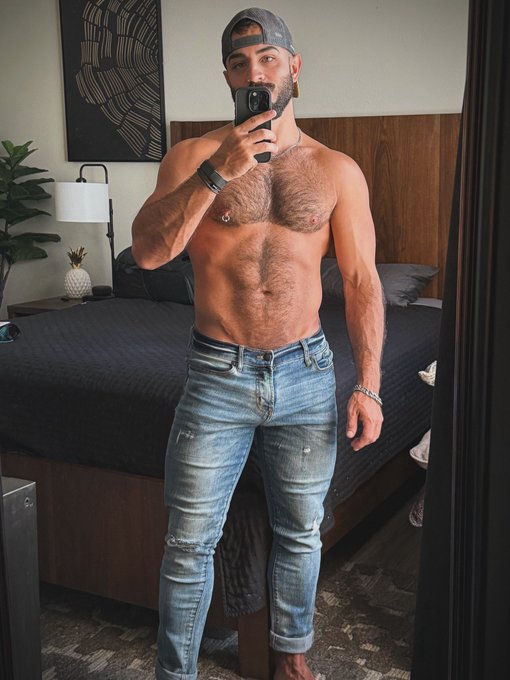 Watch Ricky & Diego Hancock's leaked NSFW photo on TwXstars