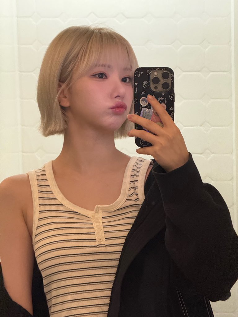 잘자잘자😴 풀을 먹어도 괜찮아..

#비비지 #VIVIZ
#은하 #EUNHA