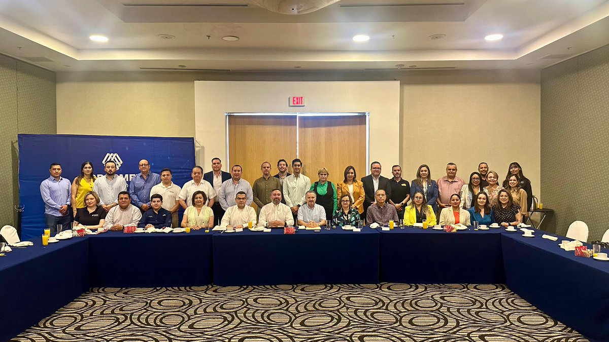 Agradezco a <a href="/GilbertoARB/">Gilberto Robles</a>, presidente de <a href="/COPARMEXSON/">Coparmex Sonora Norte</a>, por la invitación para conversar sobre el panorama laboral en Sonora. 

Siguiendo las instrucciones del gobernador <a href="/AlfonsoDurazo/">Alfonso Durazo</a>, seguimos trabajando en conjunto con trabajadores y empleadores.