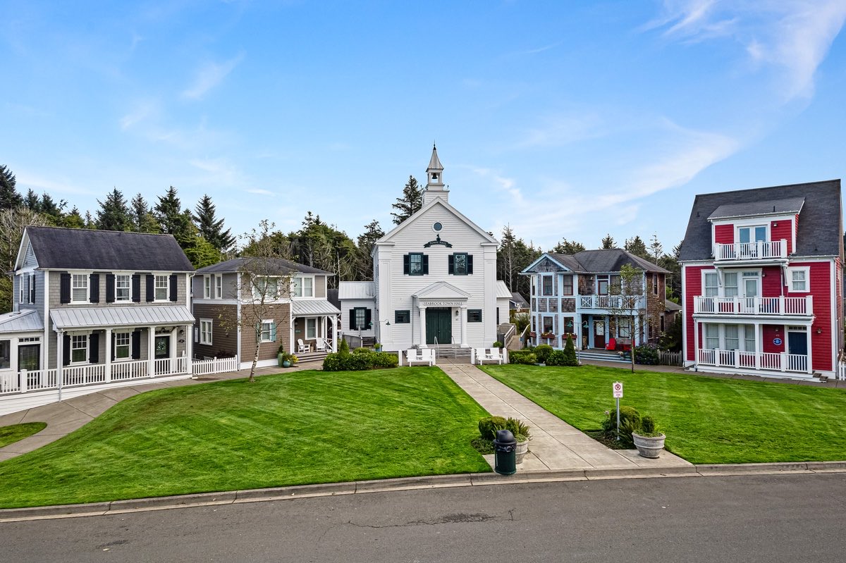 ElijahForCA's tweet photo. Right-Wing urban planning needs to start looking more like this and less like infinite suburban sprawl and track homes: https://t.co/dsAYpejtqD
